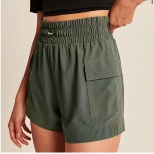 Abercrombie & Fitch | Travler Short Olive Green (size: M)